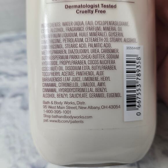 Sealed Bath and Bodyworks Winter Candy Apple 24 Hour Body Lotion 8oz Shea Butter - Picture 8 of 8